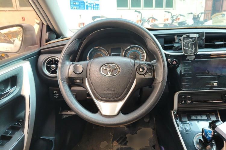 Used Toyota Corolla 2017 Revised Dual-Engine 1.8L E-CVT Leading Edition Steering Wheel