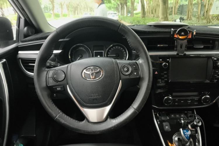 Used Toyota Corolla 2017 Revised Dual-Engine 1.8L E-CVT Luxury Edition Steering Wheel