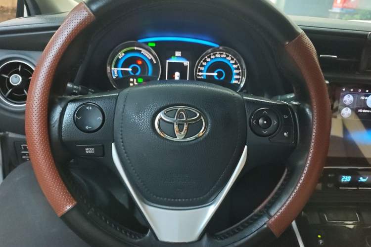 Used Toyota Corolla 2017 Revised Dual-Engine 1.8L E-CVT Elite Edition Steering Wheel