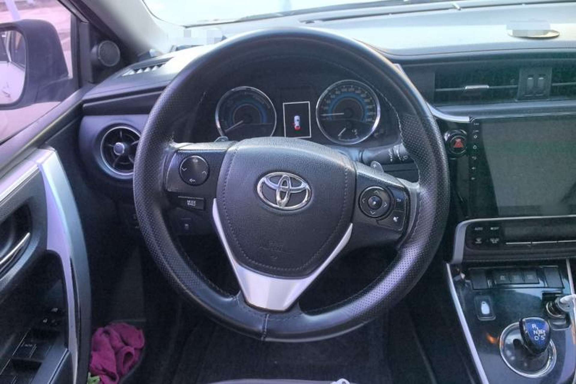 Used Toyota Corolla 2017 Revised Dual-Engine 1.8L E-CVT Leading Edition Steering Wheel