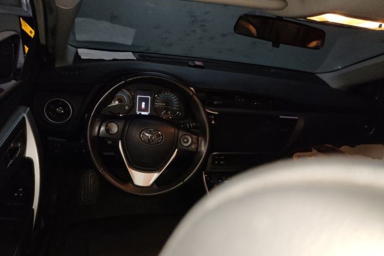 Used Toyota Corolla 2017 Revised Dual-Engine 1.8L E-CVT Elite Edition Steering Wheel