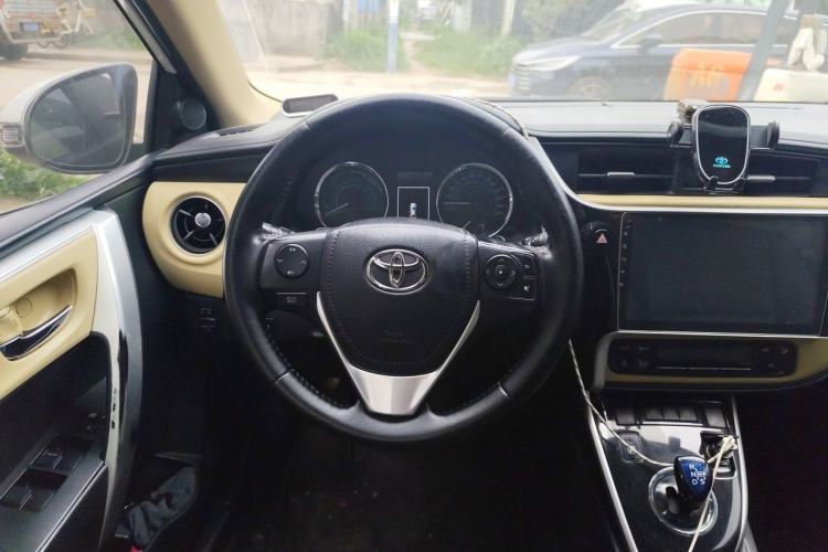 Used Toyota Corolla 2017 Revised Dual-Engine 1.8L E-CVT Elite Edition Steering Wheel