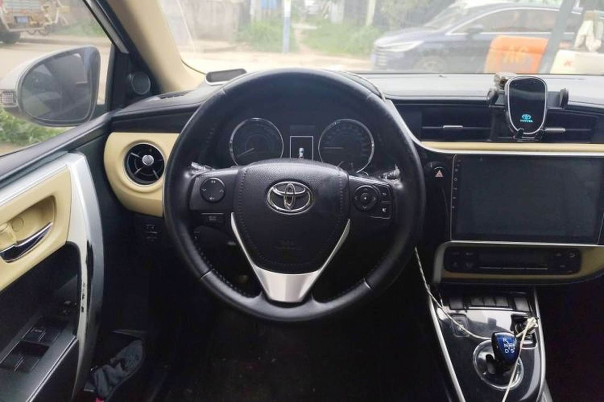 Used Toyota Corolla 2017 Revised Dual-Engine 1.8L E-CVT Elite Edition Steering Wheel