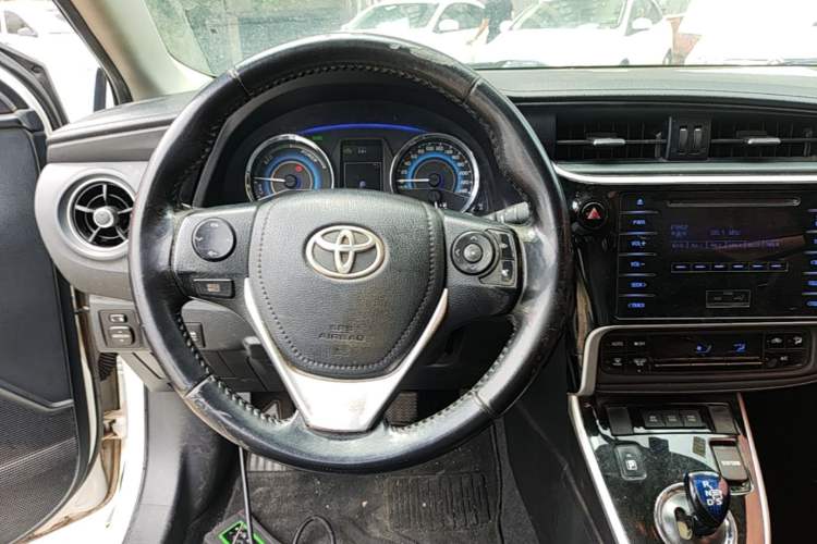 Used Toyota Corolla 2017 Revised Dual-Engine 1.8L E-CVT Elite Edition Steering Wheel