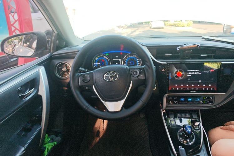 Used Toyota Corolla 2017 Revised Dual-Engine 1.8L E-CVT Elite Edition Steering Wheel