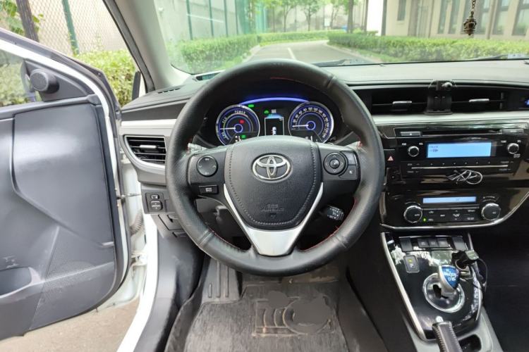 Used Toyota Corolla 2017 Revised Dual-Engine 1.8L E-CVT Elite Edition Steering Wheel