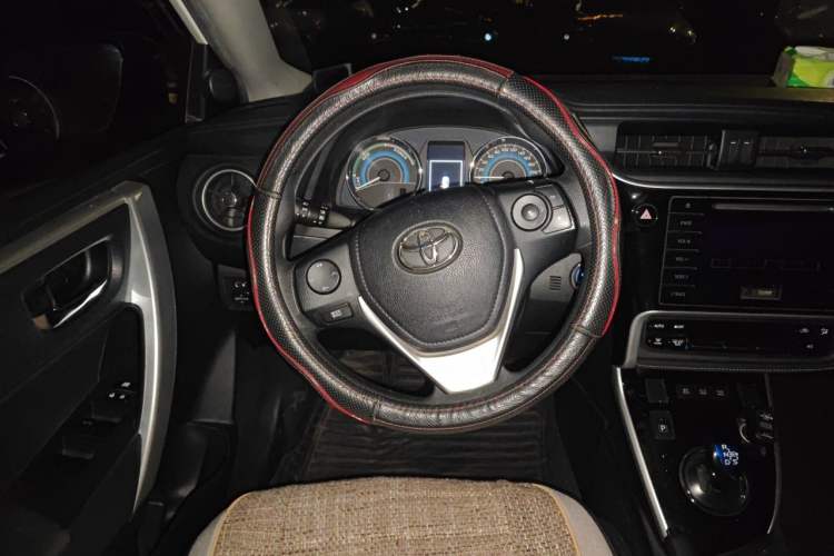 Used Toyota Corolla 2017 Revised Dual-Engine 1.8L E-CVT Leading Edition Steering Wheel