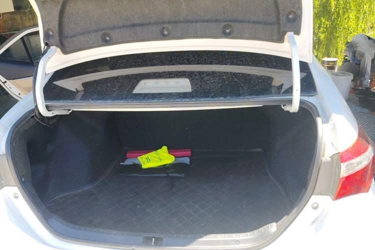 Used Toyota Corolla 2017 1.6L CVT GL Trunk