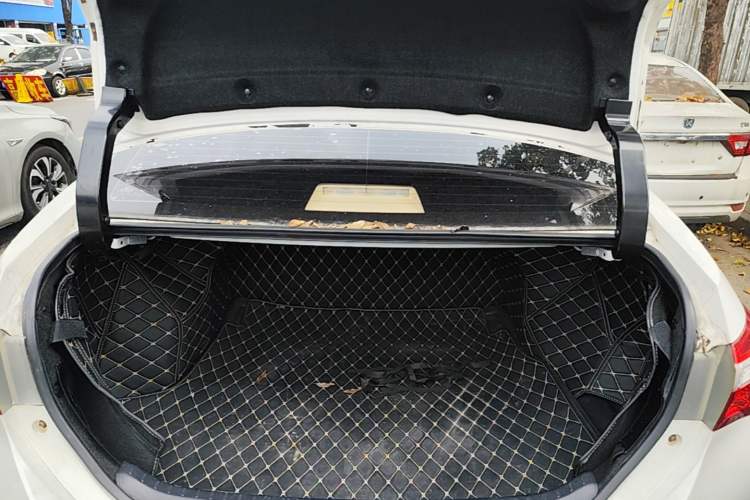 Used Toyota Corolla 2017 1.6L CVT GL Trunk