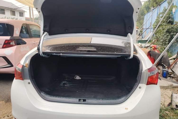 Used Toyota Corolla 2017 Revised Version 1.2T S-CVT GL Trunk