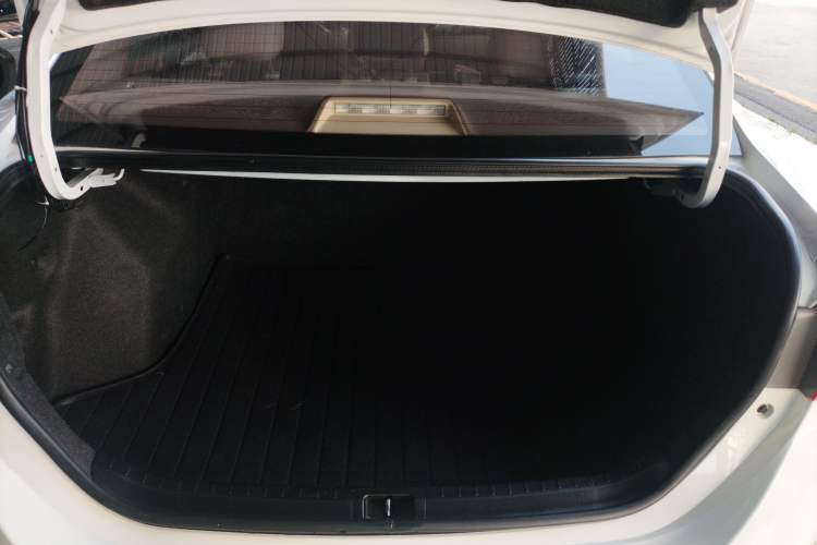 Used Toyota Corolla 2017 1.6L CVT GL Trunk
