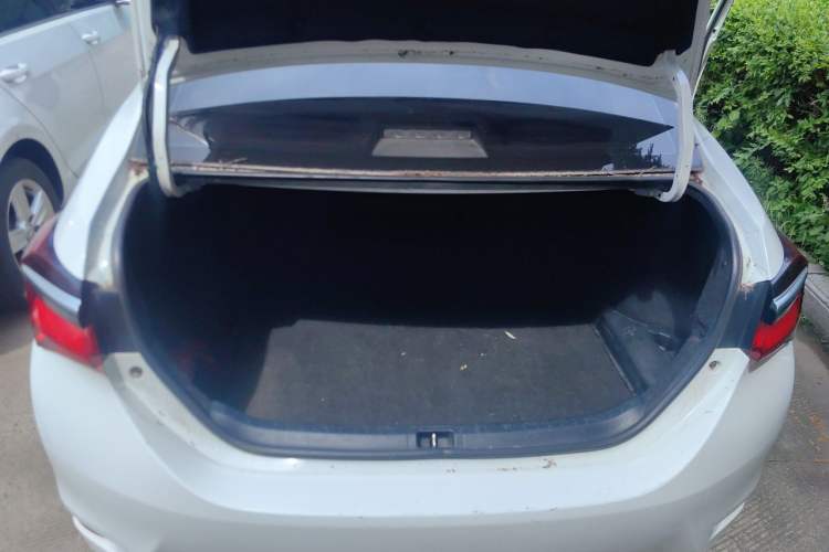 Used Toyota Corolla 2017 Revised Dual-Engine 1.8L E-CVT Leading Edition Trunk