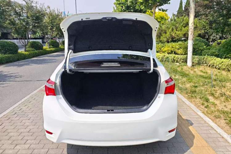 Used Toyota Corolla 2017 1.6L CVT GL Trunk