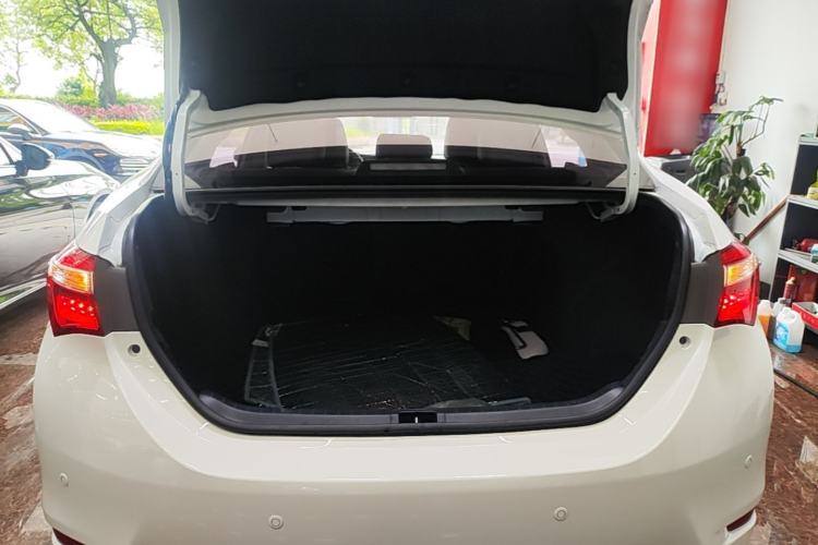 Used Toyota Corolla 2017 1.2T CVT GL-i Leather Edition Trunk