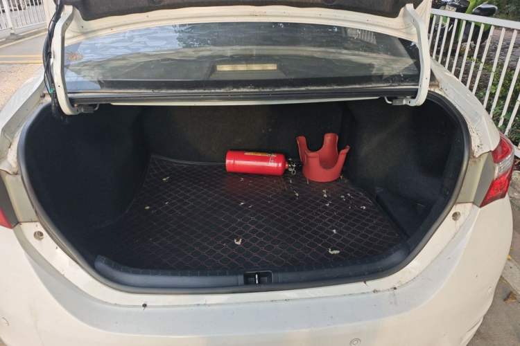 Used Toyota Corolla 2017 1.6L CVT GL Trunk