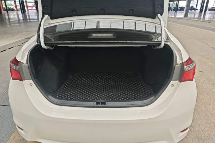 Used Toyota Corolla 2017 Revised Version 1.2T S-CVT GL Trunk