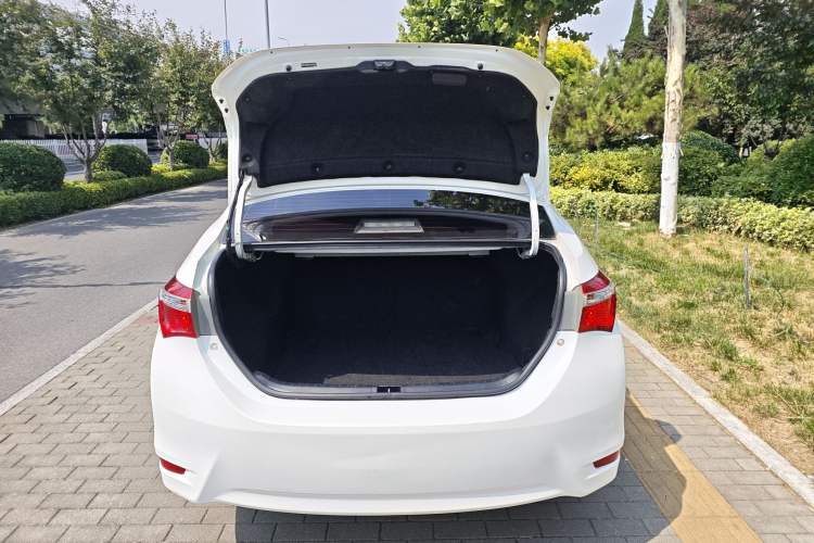 Used Toyota Corolla 2017 1.6L CVT GL Trunk