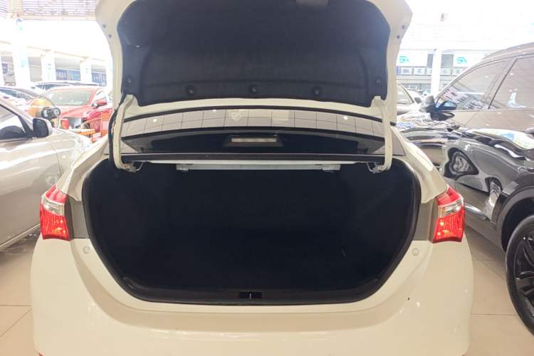 Used Toyota Corolla 2017 1.6L CVT GL Trunk