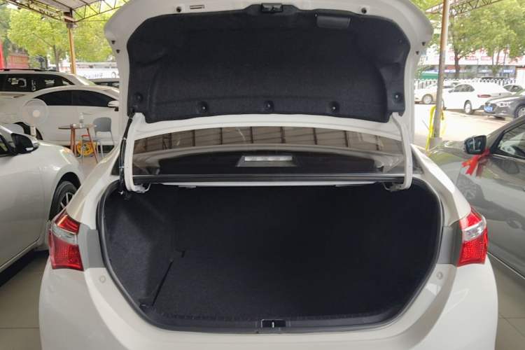 Used Toyota Corolla 2017 Revised Version 1.2T S-CVT GL Trunk
