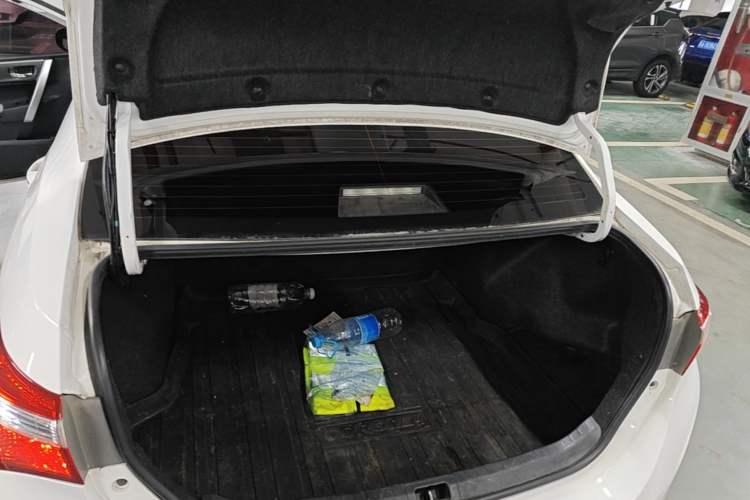 Used Toyota Corolla 2017 1.6L CVT GL Trunk