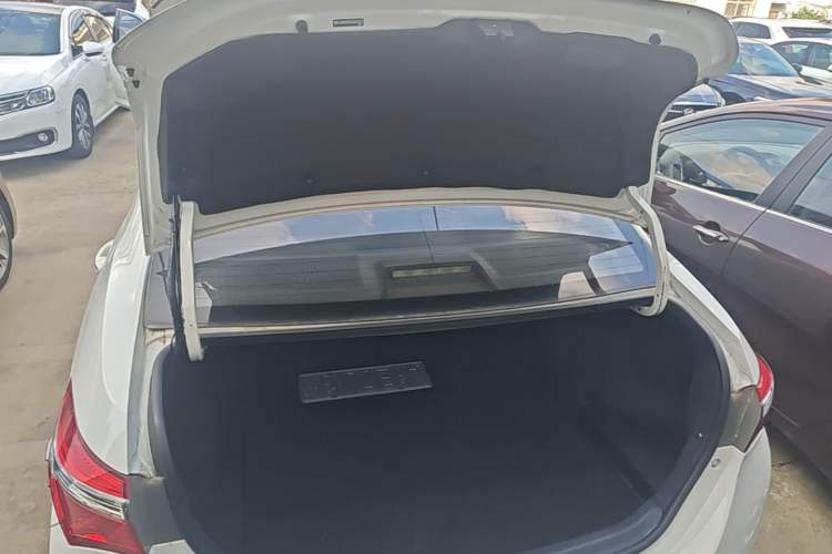 Used Toyota Corolla 2017 Revised Version 1.2T S-CVT GL Trunk