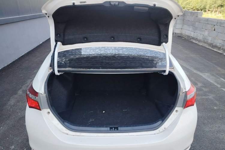 Used Toyota Corolla 2017 Revised Version 1.2T S-CVT GL Trunk