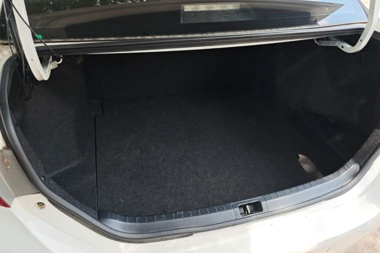Used Toyota Corolla 2017 Revised Version 1.2T S-CVT GL Trunk