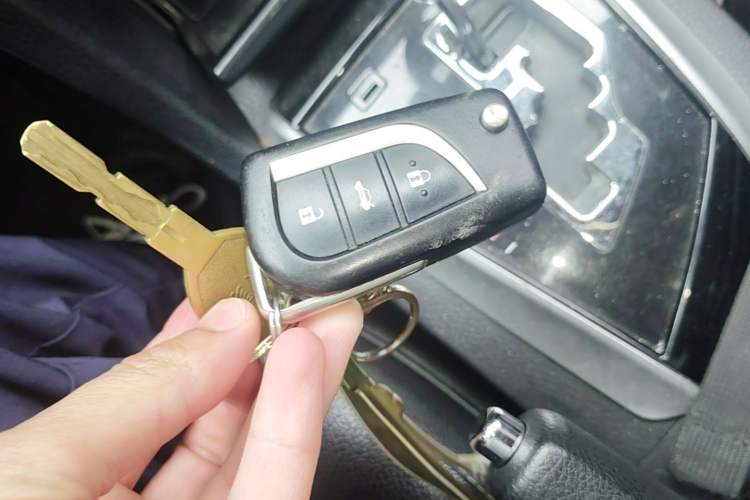 Used Toyota Corolla 2017 Revised Version 1.2T S-CVT GL Vehicle Key