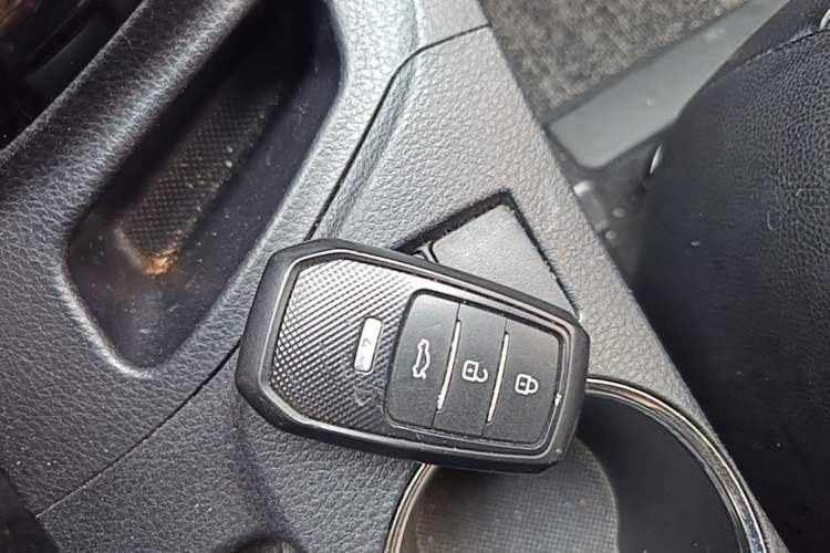 Used Toyota Corolla 2017 Revised Dual-Engine 1.8L E-CVT Leading Edition Vehicle Key