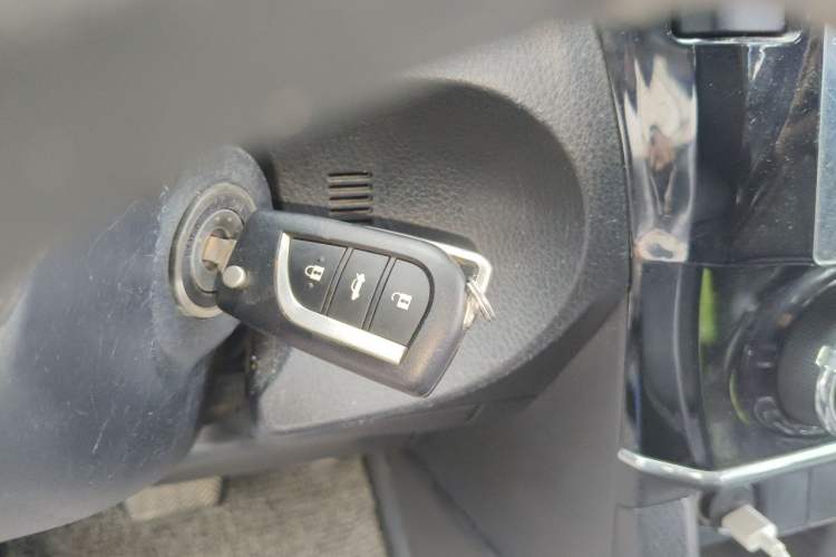 Used Toyota Corolla 2017 Revised Version 1.6L S-CVT GL Vehicle Key