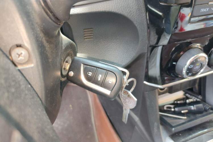 Used Toyota Corolla 2017 Revised Version 1.6L S-CVT GL Vehicle Key