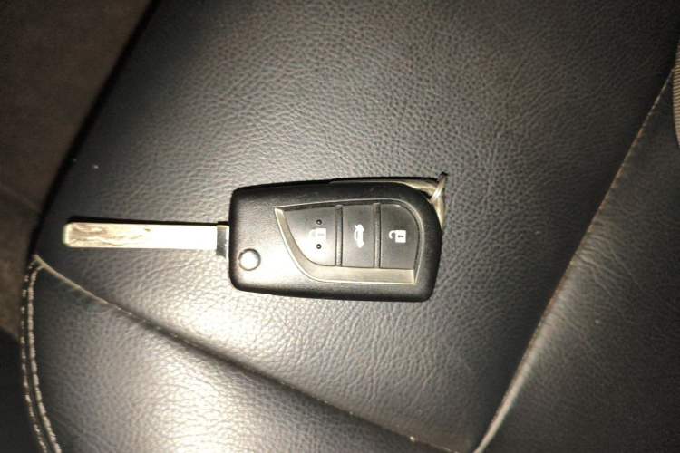Used Toyota Corolla 2017 Revised Version 1.2T S-CVT GL-i Vehicle Key