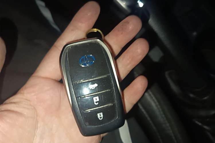 Used Toyota Corolla 2017 Revised Dual-Engine 1.8L E-CVT Elite Edition Vehicle Key