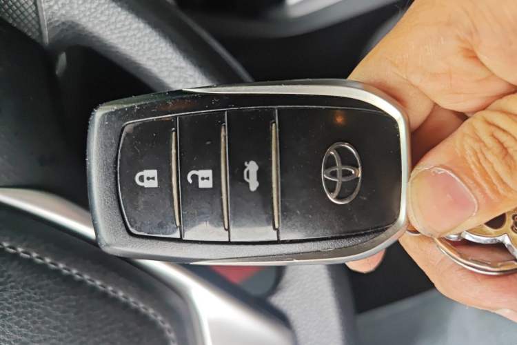 Used Toyota Corolla 2017 Revised Version 1.2T S-CVT GL Vehicle Key
