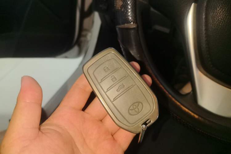 Used Toyota Corolla 2017 Revised Version 1.2T S-CVT GL Vehicle Key