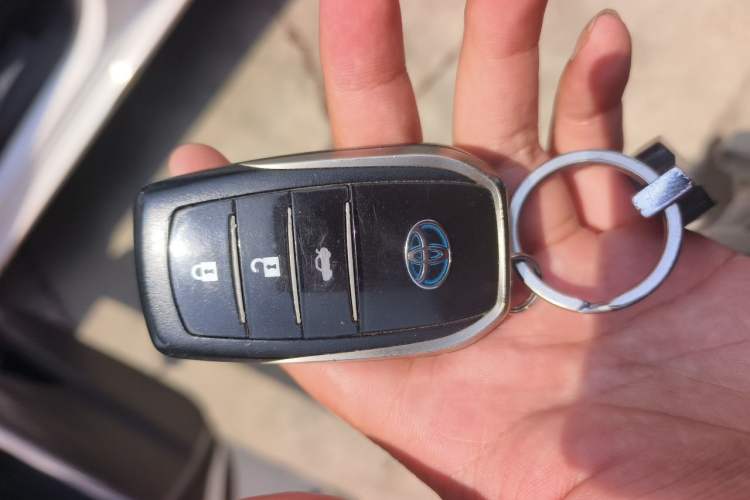 Used Toyota Corolla 2017 Revised Dual-Engine 1.8L E-CVT Elite Edition Vehicle Key