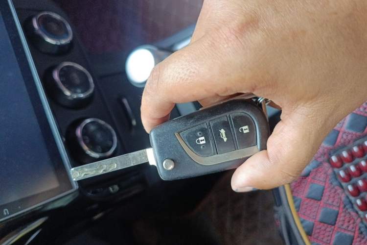 Used Toyota Corolla 2017 Revised Version 1.2T S-CVT GL Vehicle Key