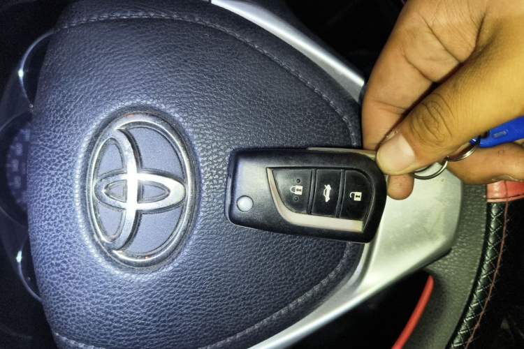 Used Toyota Corolla 2017 Revised Version 1.2T S-CVT GL Vehicle Key