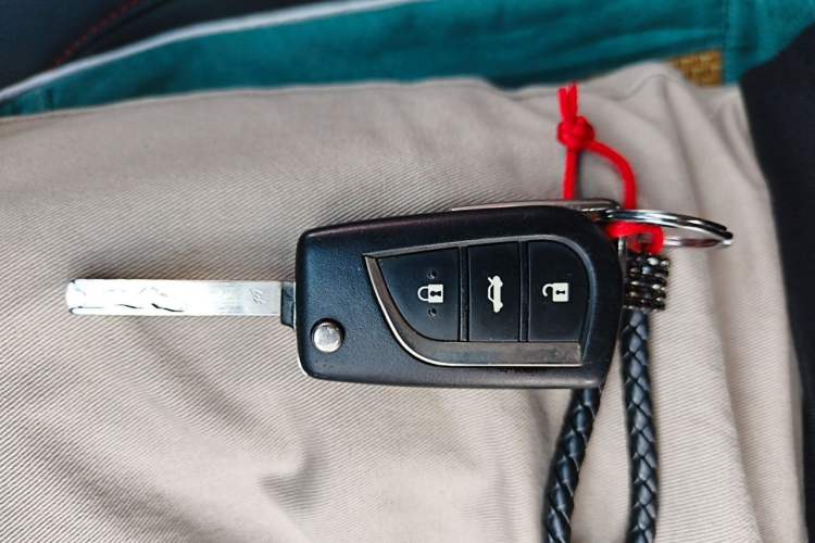 Used Toyota Corolla 2017 Revised Version 1.2T S-CVT GL Vehicle Key