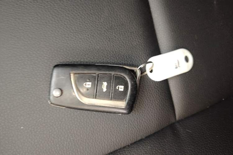 Used Toyota Corolla 2017 Revised Version 1.2T S-CVT GL Vehicle Key