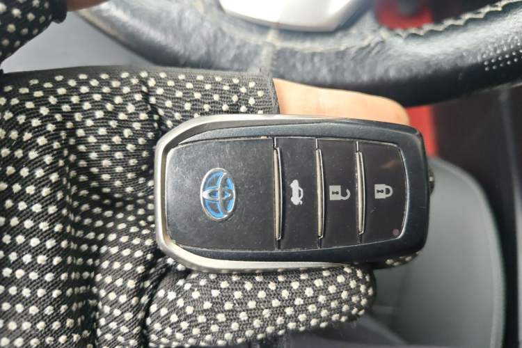 Used Toyota Corolla 2017 Revised Dual-Engine 1.8L E-CVT Leading Edition Vehicle Key