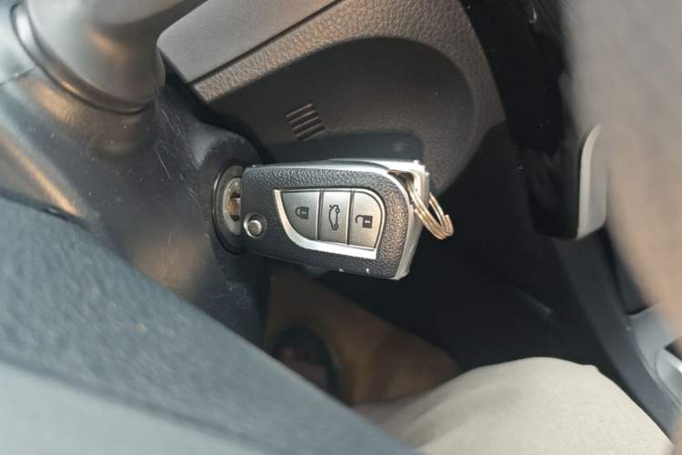 Used Toyota Corolla 2017 Revised Version 1.2T S-CVT GL-i Vehicle Key
