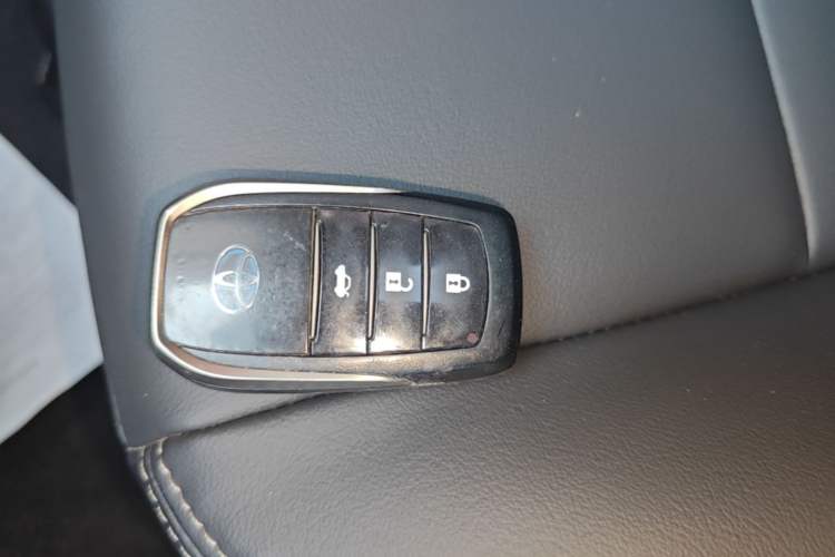 Used Toyota Corolla 2017 Revised Dual-Engine 1.8L E-CVT Leading Edition Vehicle Key