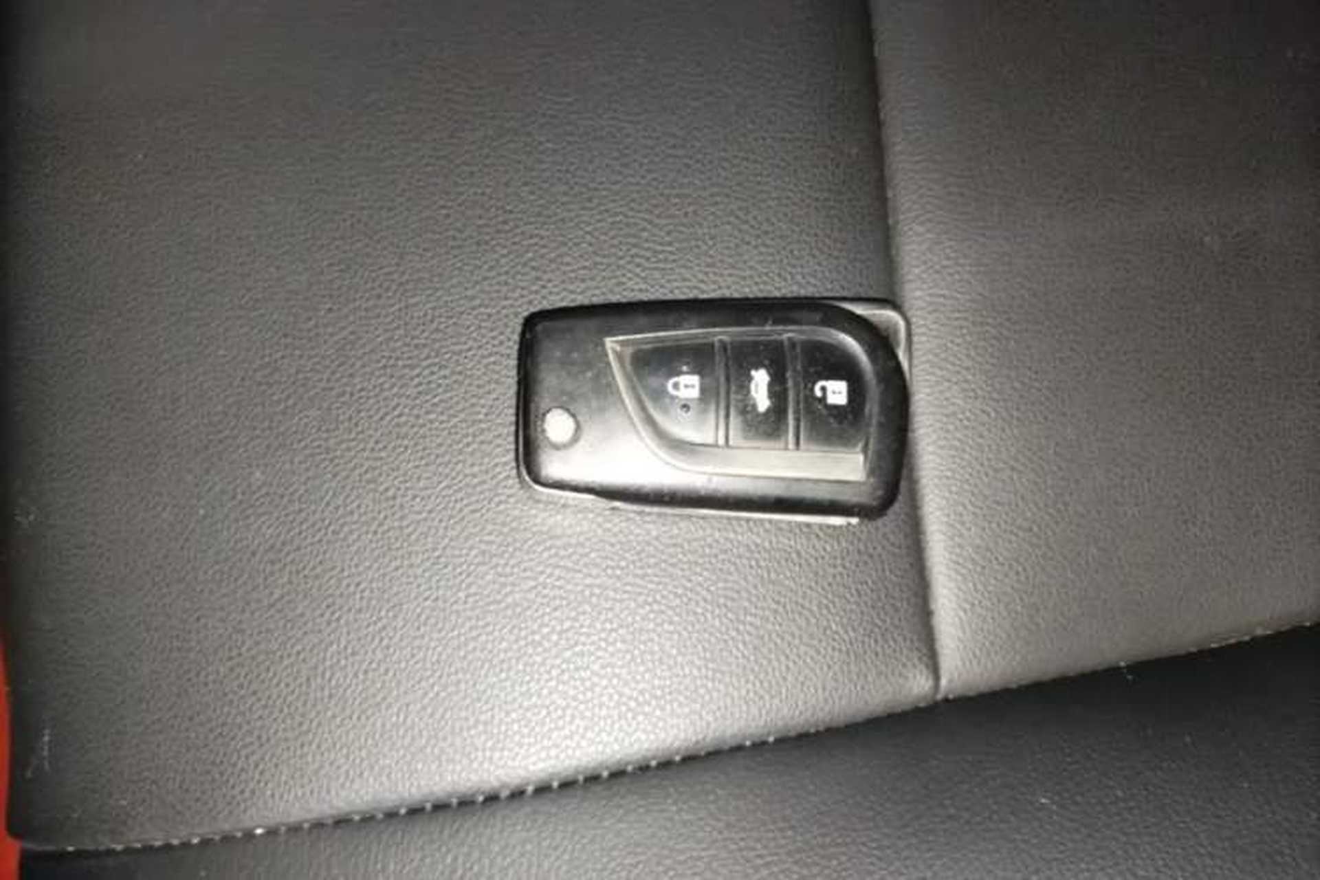 Used Toyota Corolla 2017 Revised Version 1.2T S-CVT GL-i Vehicle Key