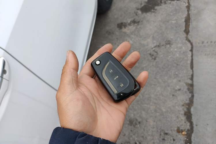 Used Toyota Corolla 2017 Revised Version 1.2T S-CVT GL Vehicle Key