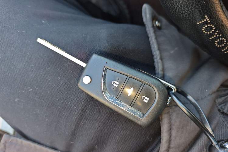 Used Toyota Corolla 2017 Revised Version 1.2T S-CVT GL Vehicle Key