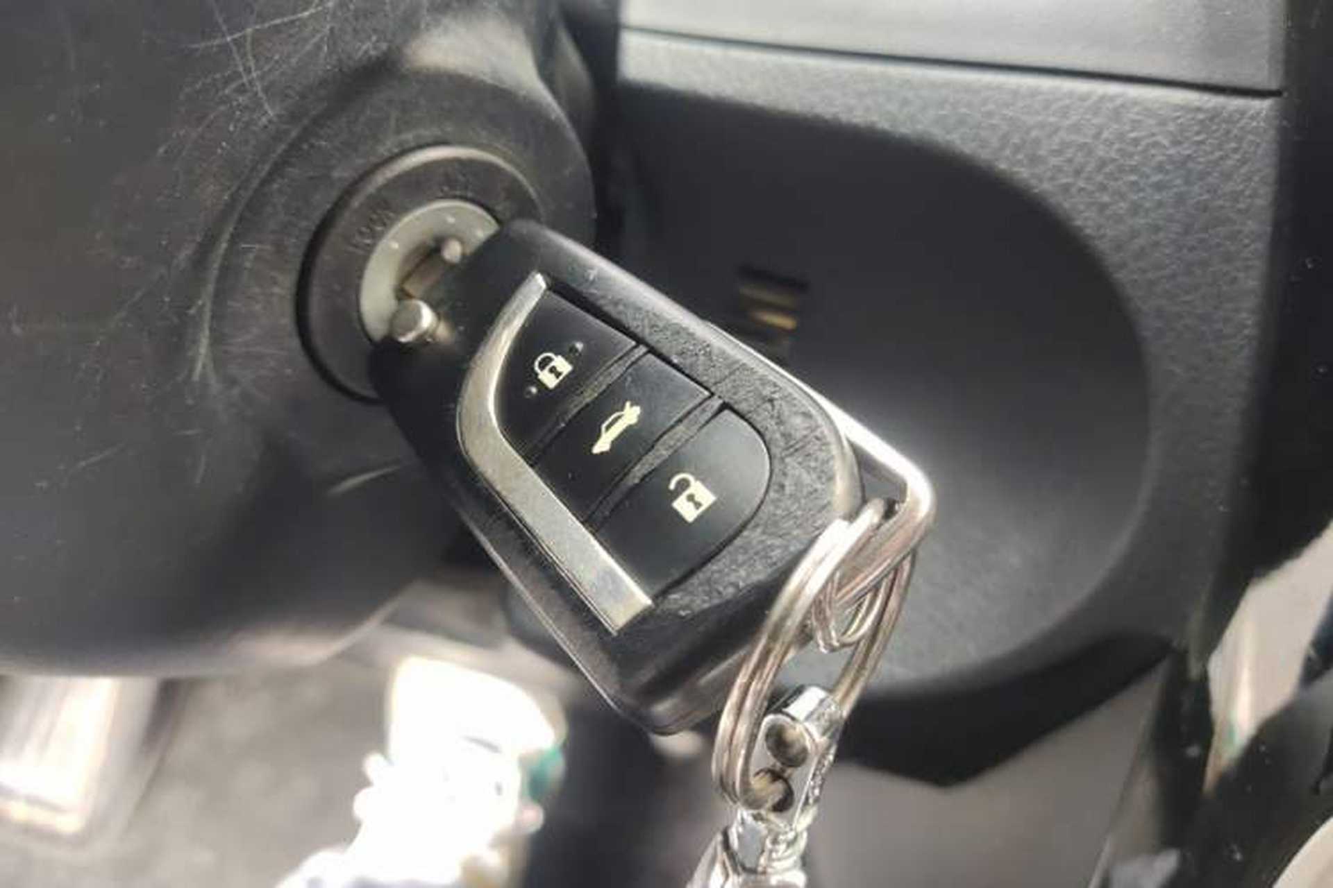 Used Toyota Corolla 2017 Revised Version 1.2T S-CVT GL Vehicle Key