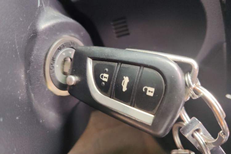 Used Toyota Corolla 2017 Revised Version 1.6L S-CVT GL Vehicle Key