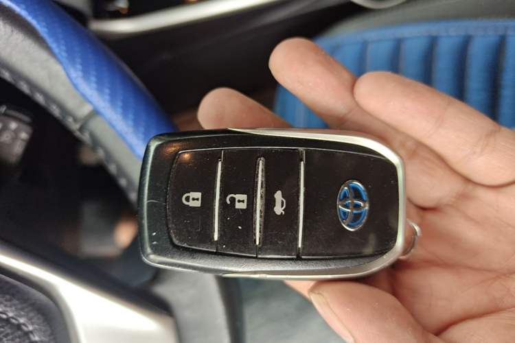 Used Toyota Corolla 2017 Revised Dual-Engine 1.8L E-CVT Luxury Edition Vehicle Key