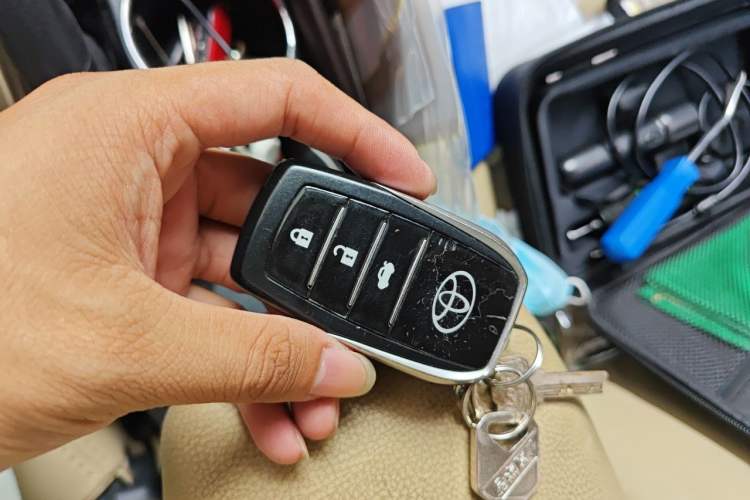 Used Toyota Corolla 2017 1.6L CVT GL Vehicle Key